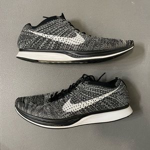Nike Flyknit Racer Oreo 2